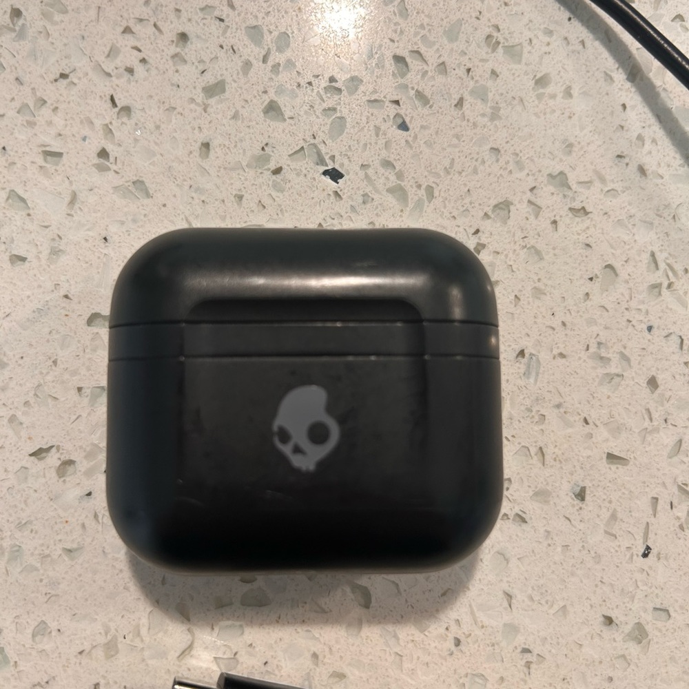 Skullcandy Black Earbud Case with Logo